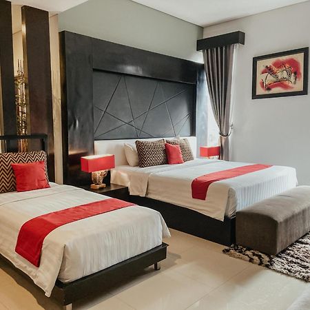 Prima Sr Hotel & Convention Yogyakarta Слеман Экстерьер фото
