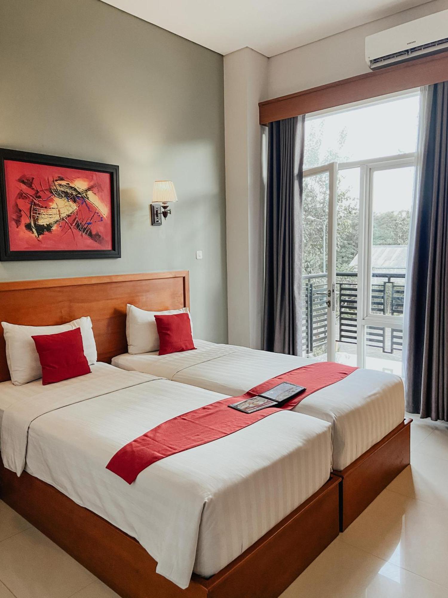 Prima Sr Hotel & Convention Yogyakarta Слеман Экстерьер фото