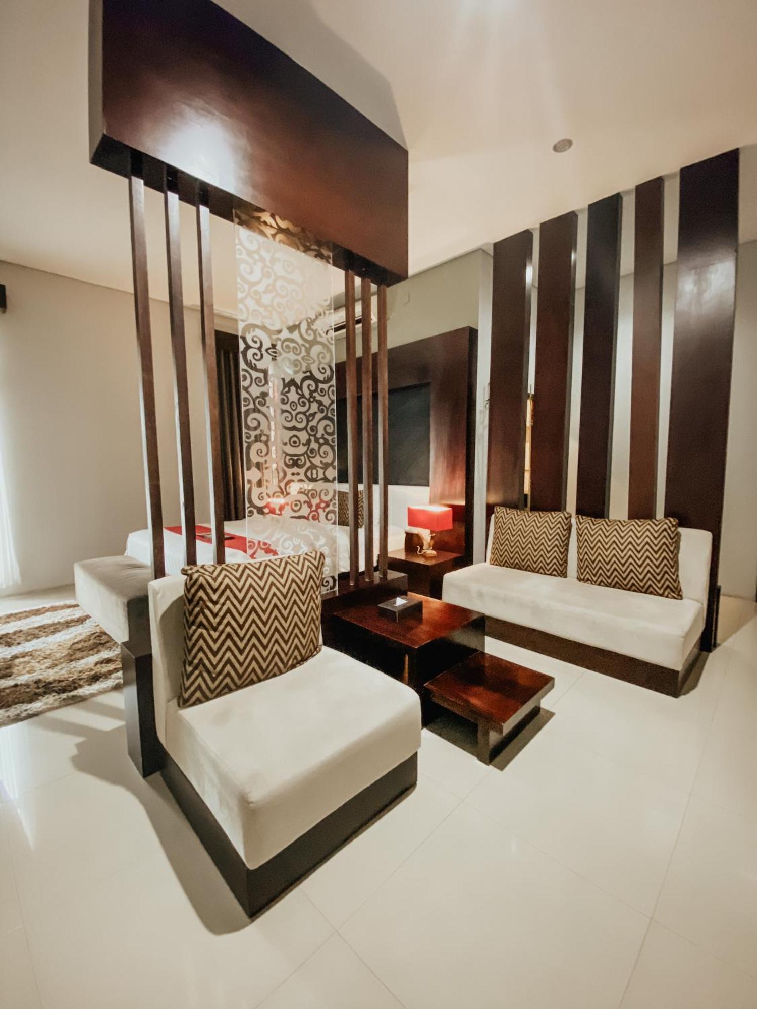 Prima Sr Hotel & Convention Yogyakarta Слеман Экстерьер фото