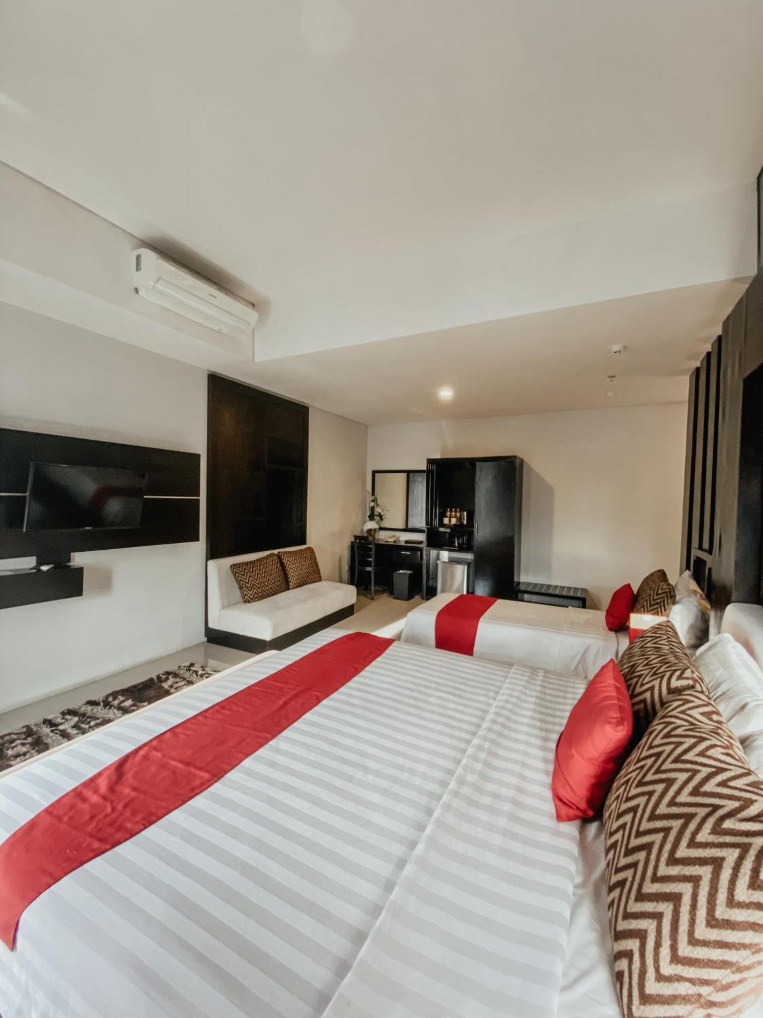 Prima Sr Hotel & Convention Yogyakarta Слеман Экстерьер фото