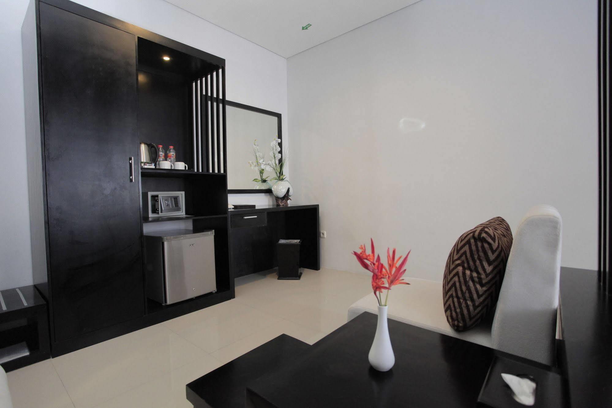 Prima Sr Hotel & Convention Yogyakarta Слеман Экстерьер фото