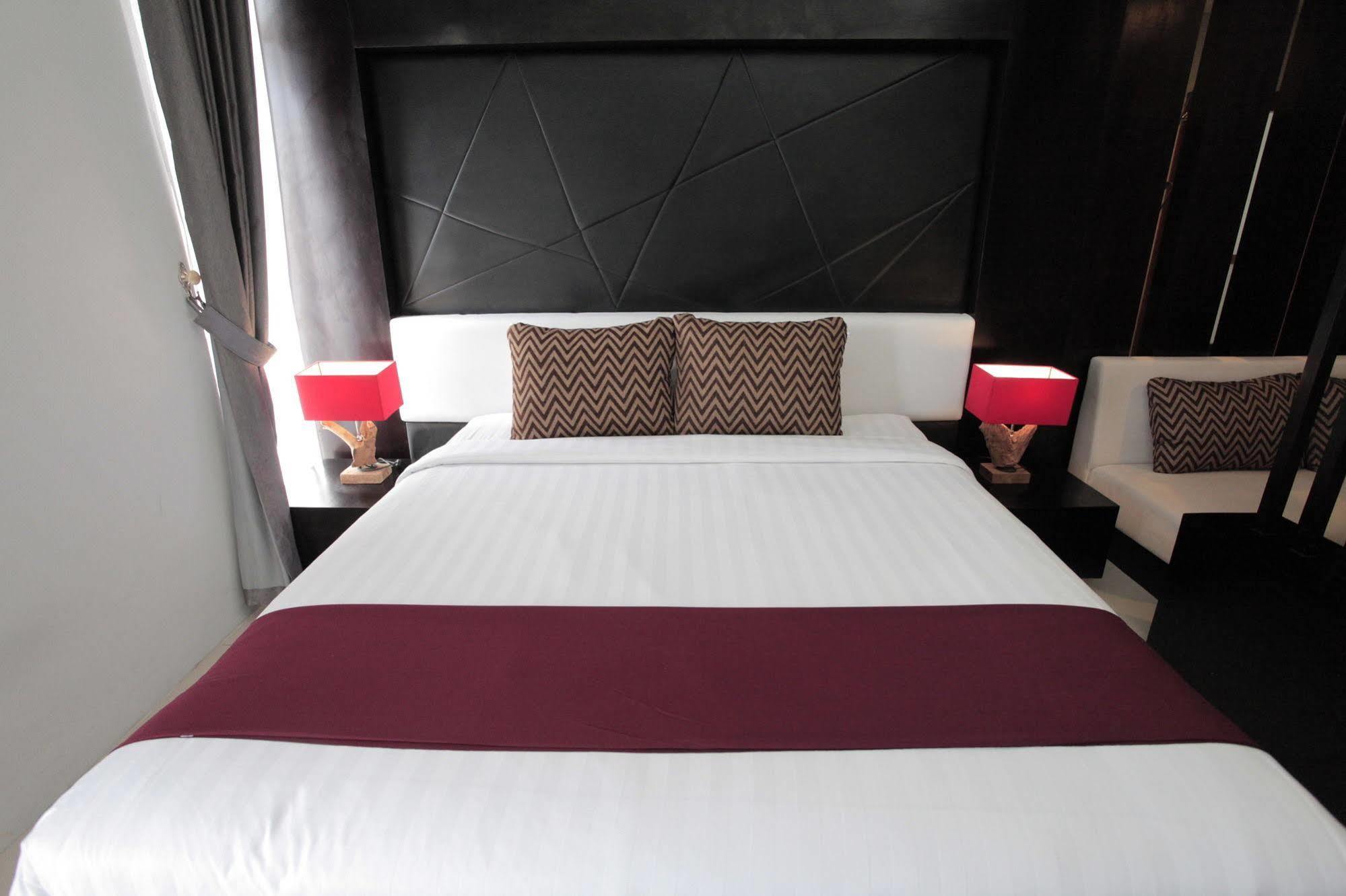 Prima Sr Hotel & Convention Yogyakarta Слеман Экстерьер фото