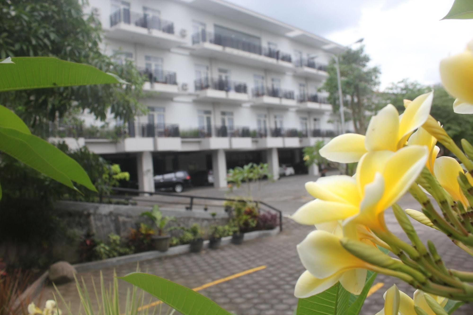 Prima Sr Hotel & Convention Yogyakarta Слеман Экстерьер фото