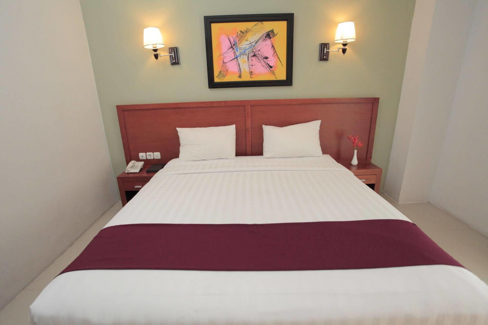 Prima Sr Hotel & Convention Yogyakarta Слеман Экстерьер фото